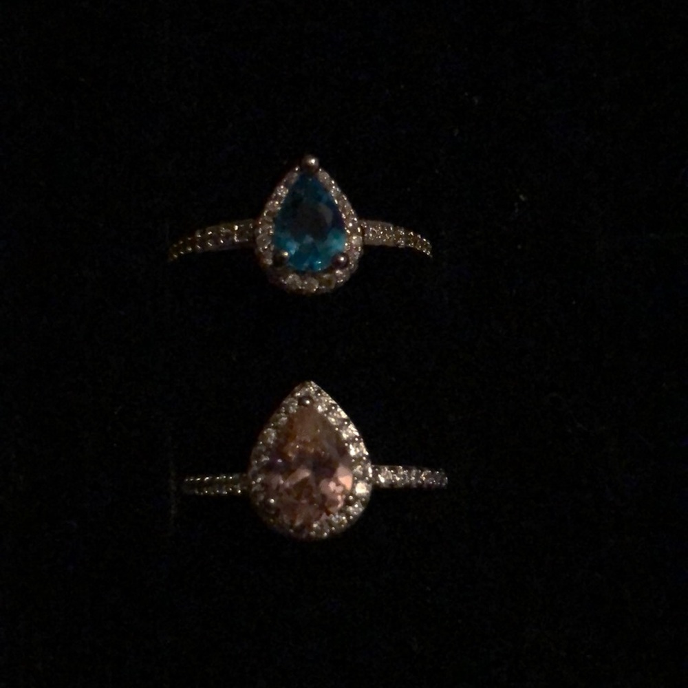 New set of 2 fragrant jewels pear rings